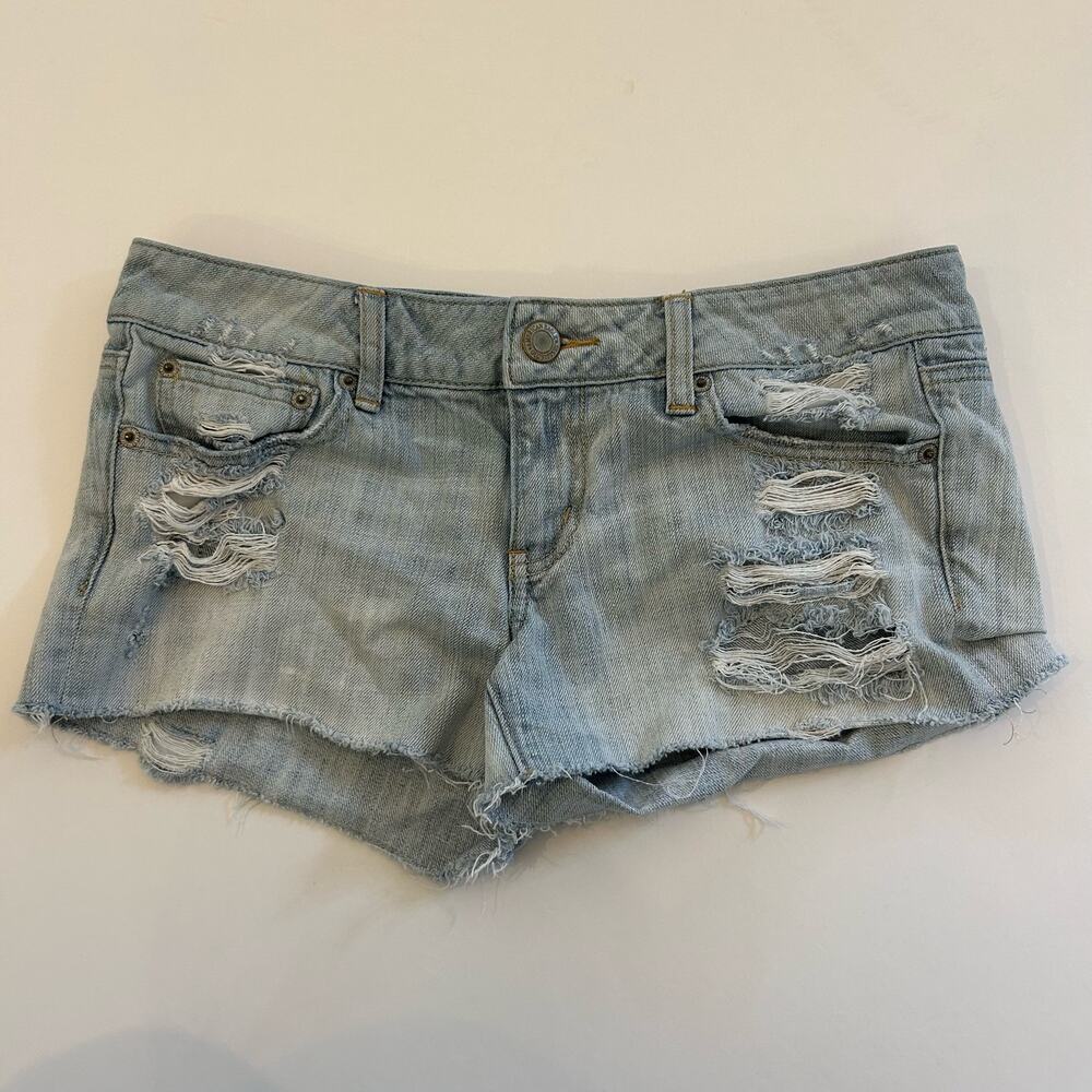 American Eagle Women's Light Wash Blue Distressed Cutoff Denim Jean Shorts 6